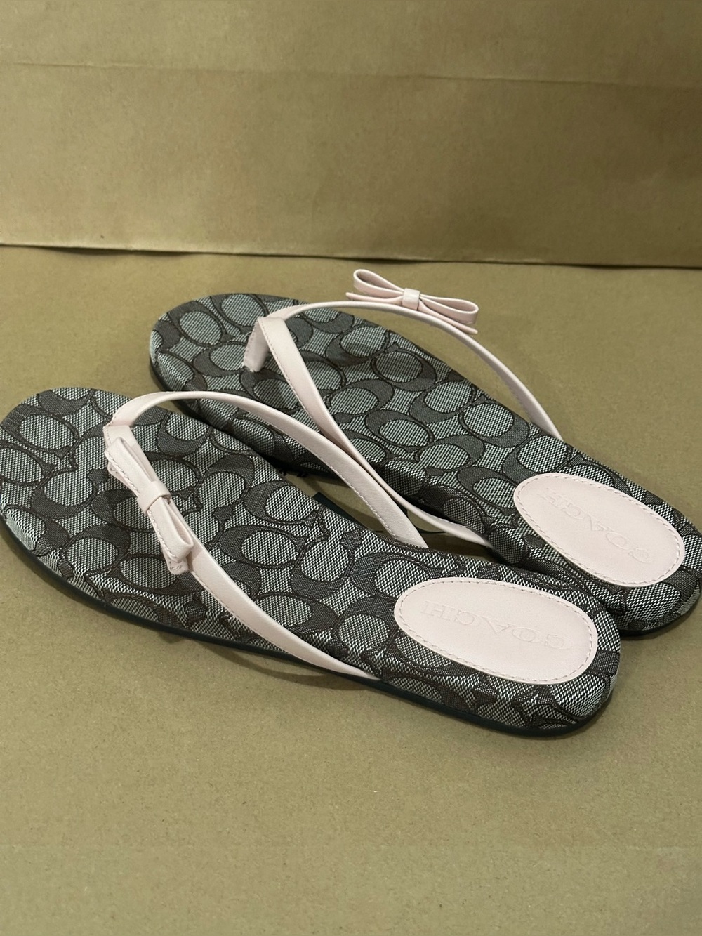 🌸🌸 NWT Coach Woman Bow Flip Flop In Signature Jacquard us 8 CEE17 Oak/candy pink